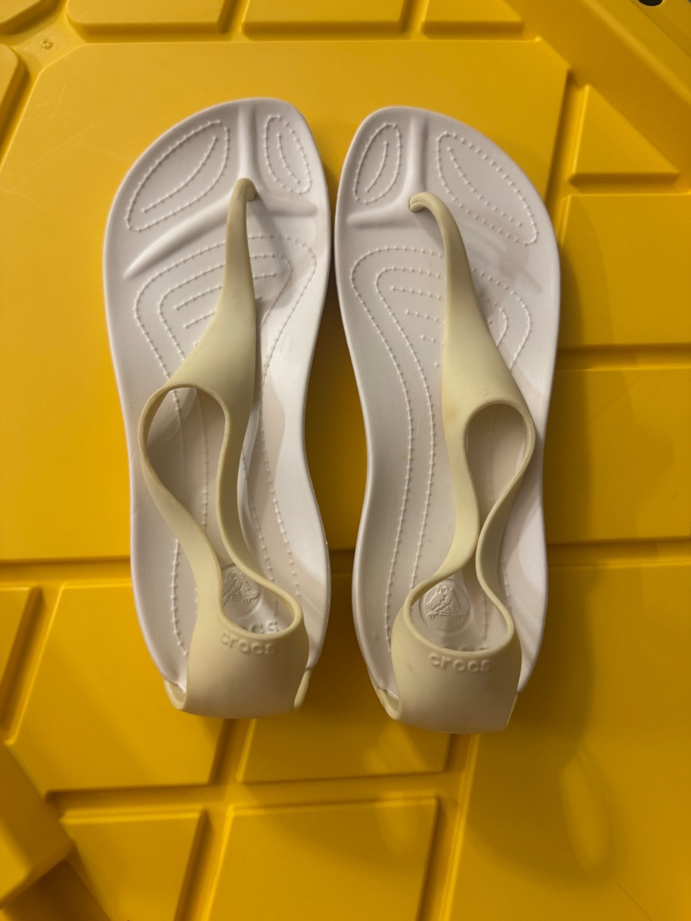 Crocs Serena flip sandal